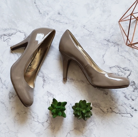 Steve Madden Taupe High Heels Size 7.5M GUC - Picture 2 of 7